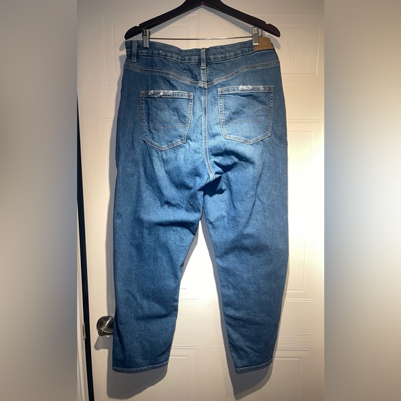 American Eagle Outfitters Classic Blue Curvy Mom Jeans - Stretch - Picture 7 of 12